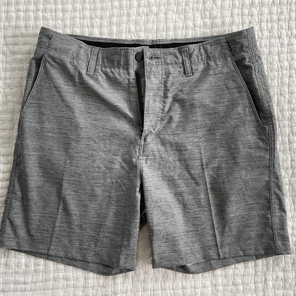 Hurley size 34 men’s gray shorts